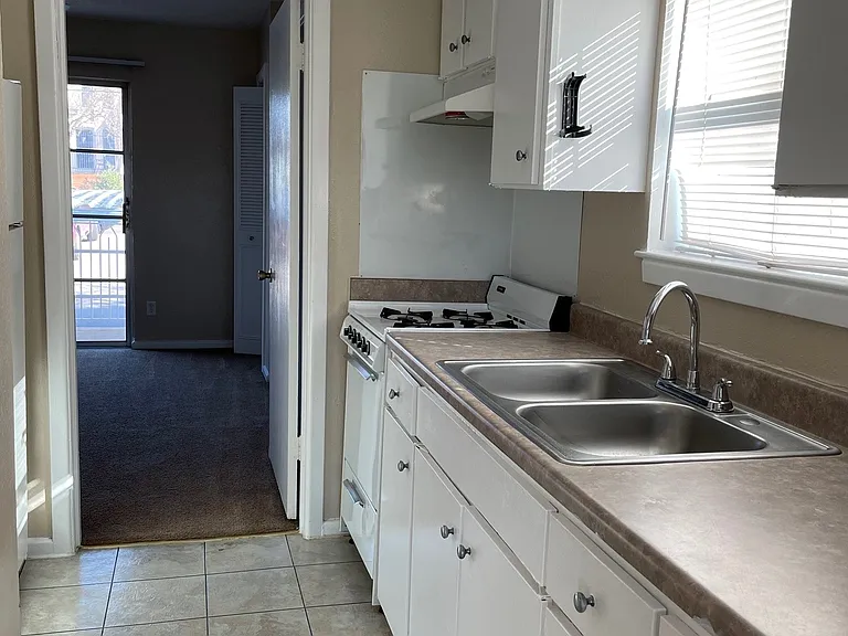 Tara Apartments — Photo 30