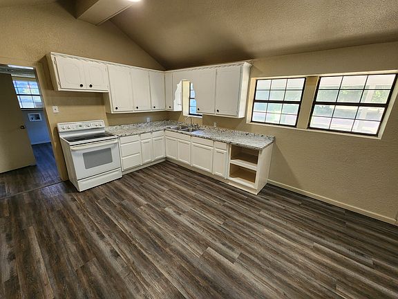 3rd image of 902 W 14th St