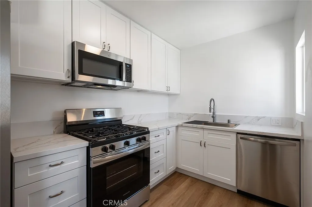 1267 W 7th St — Photo 3