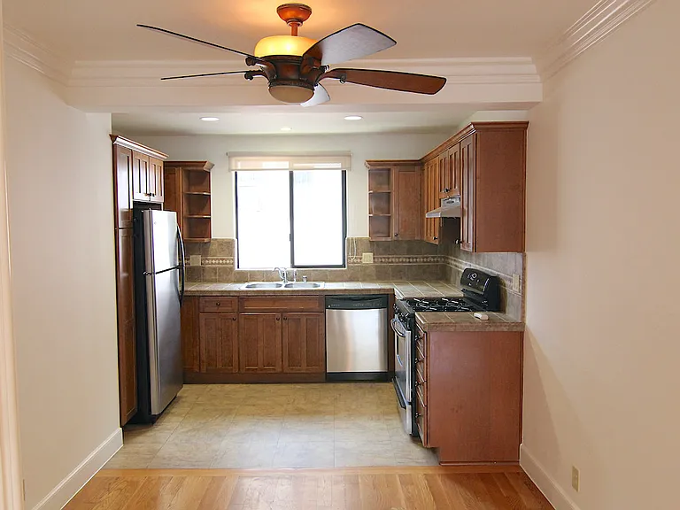632 N Sweetzer Ave #8 — Photo 4