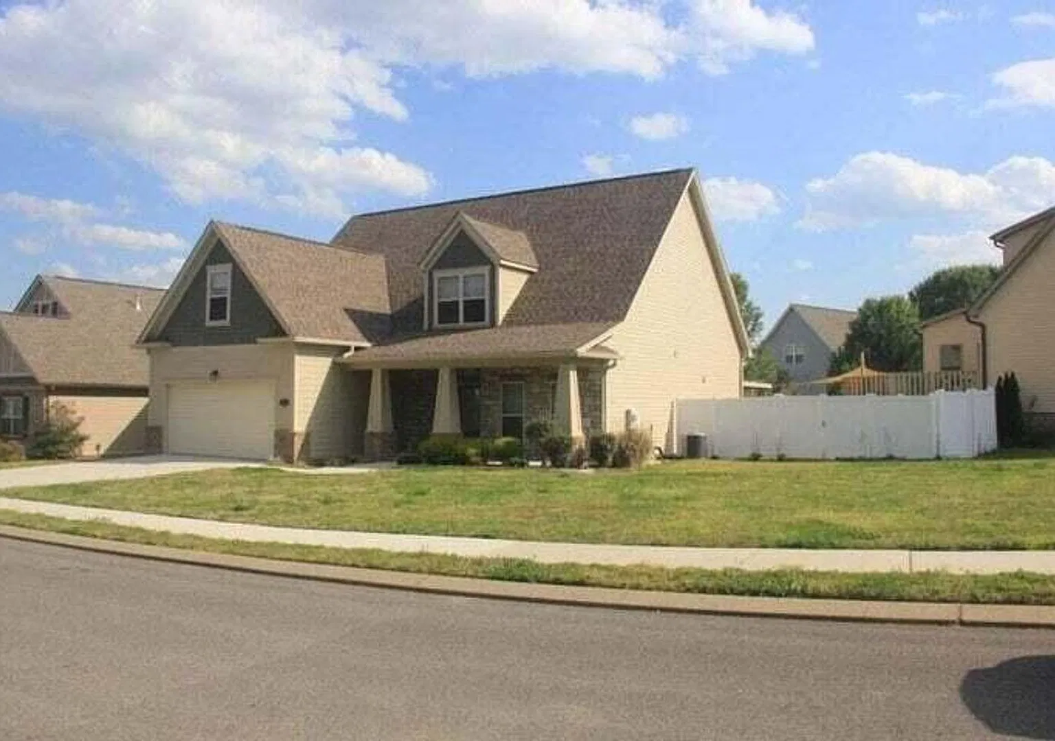 Spacious Cleveland Home! — Photo 2