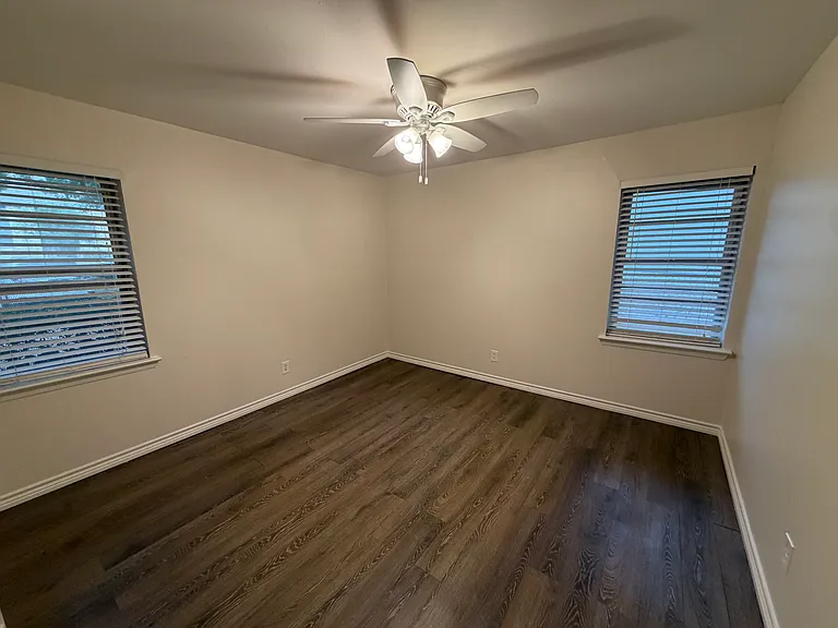 1213 Hampshire Ln #A — Photo 18