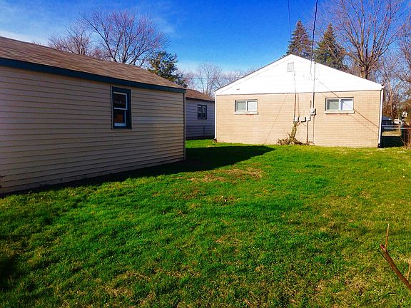 2nd image of 1845 N Centennial St