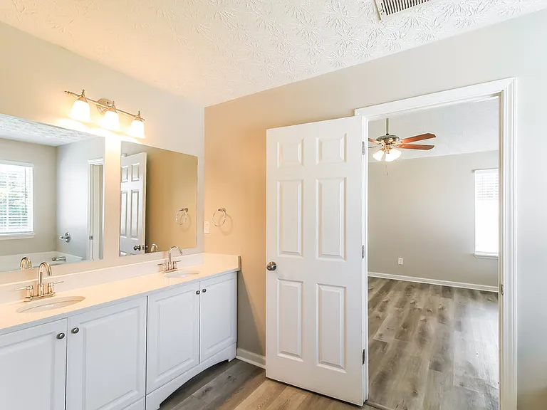 3505 Creekview Dr — Photo 10