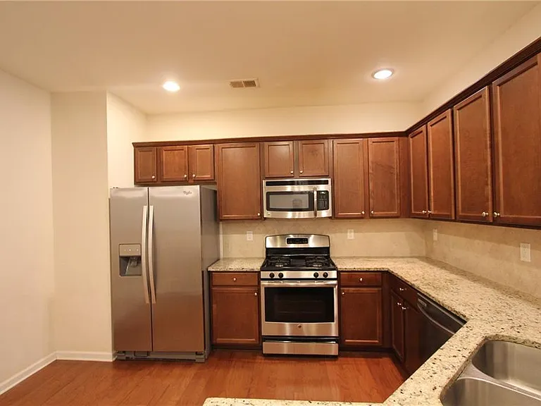 2132 Greencrest Cir — Photo 6