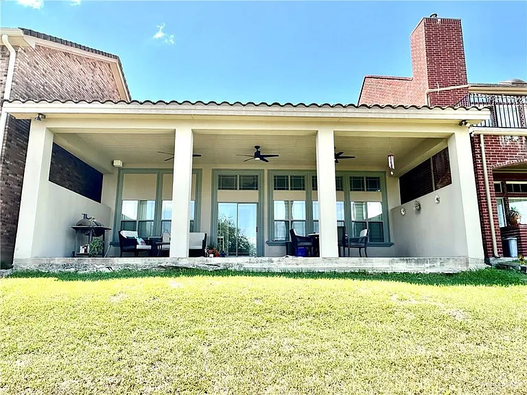 203 San Saba St — Photo 17