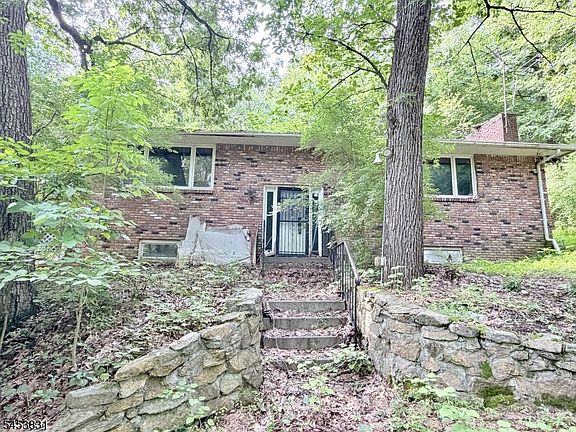 2nd image of 19 Quenby Mountain Rd