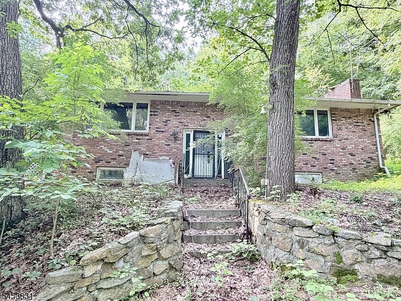 2nd image of 19 Quenby Mountain Rd