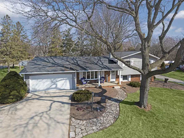 1374 Hiawatha Cir, Green Bay, WI 54313