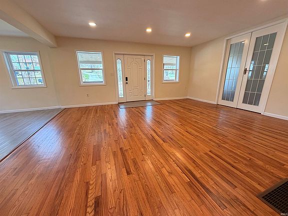 5th image of 11592 E Main St
