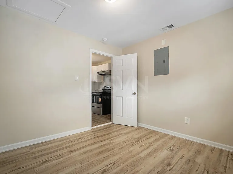 8 S Reed Ave — Photo 19
