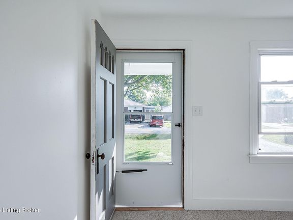 5th image of 8806 Thompson Ln