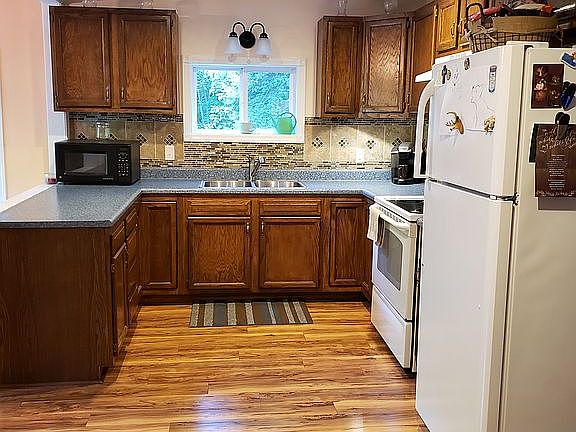 5th image of 1814 S Oak Ave