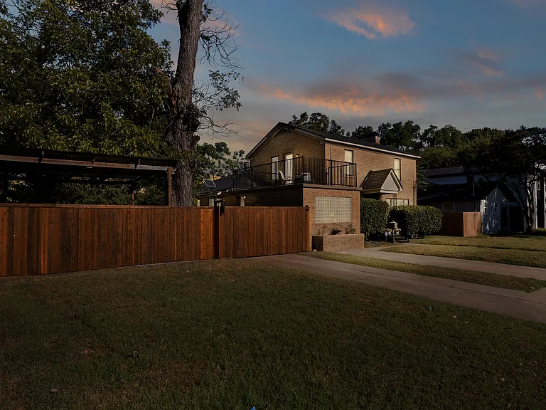 2321 Lawrence St — Photo 23