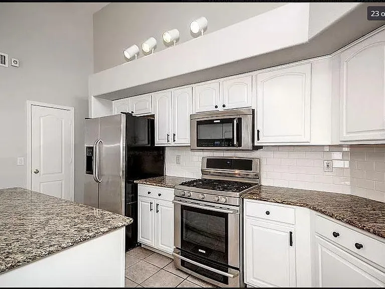 12715 W Cambridge Ave — Photo 17