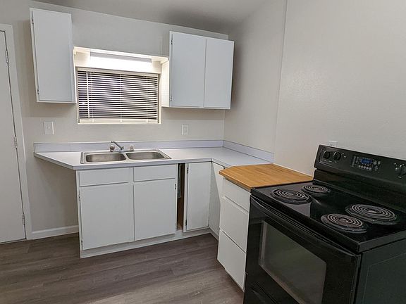 2nd image of 209 SE Birch Ave #1/2