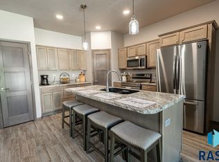 5902 S Whisper Creek Pl, Sioux Falls, SD 57108