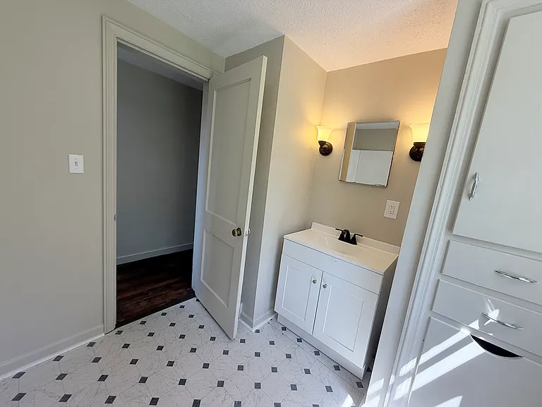 409 S Chestnut St — Photo 24