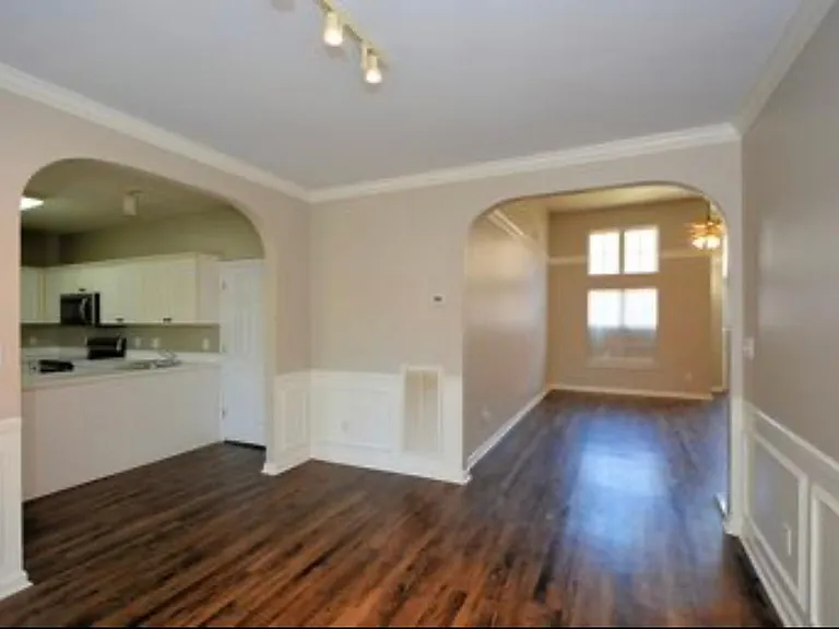 209 Lenox Ln — Photo 8