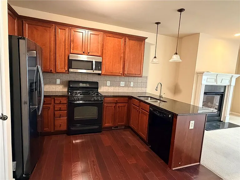 734 Grove Manor Park — Photo 11