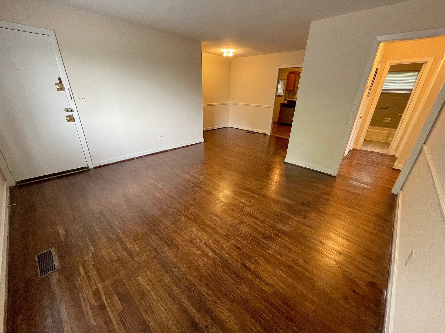 2 bed, 853 sqft, $1,400 — Photo 4