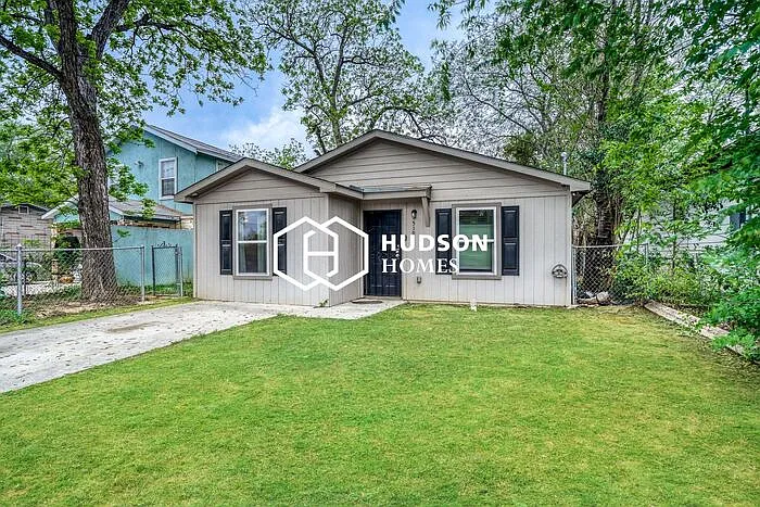 3 bed, 2.0 bath, 909 sqft, $1,075 — Photo 3