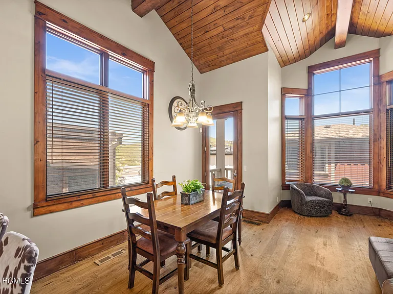 320 Woodside Ave — Photo 11