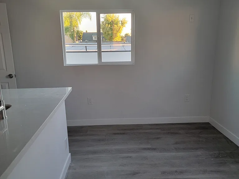 613 W 83rd St #615-1/2 — Photo 3