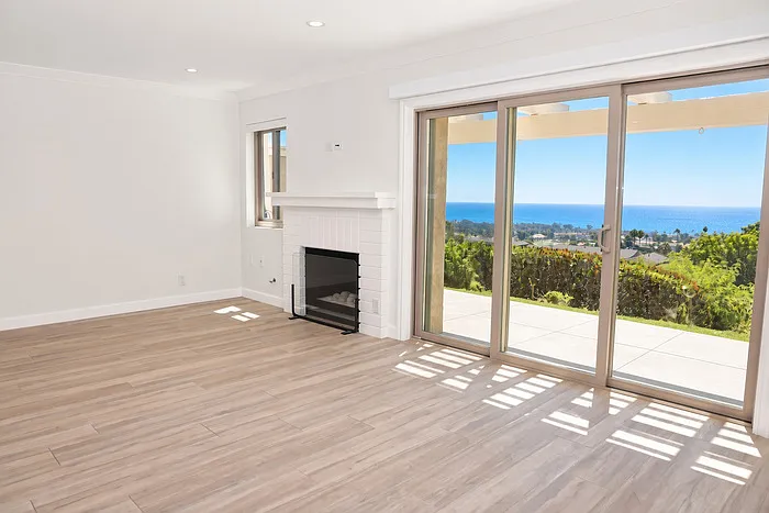 2 bed, 2.0 bath, 1290 sqft, $4,500 — Photo 3