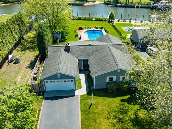 9 Harbour Road, Babylon, NY 11702