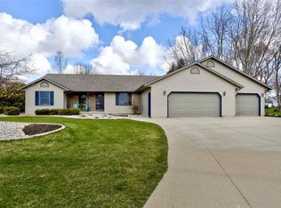 1504 Buck Ct, Neenah, WI 54956