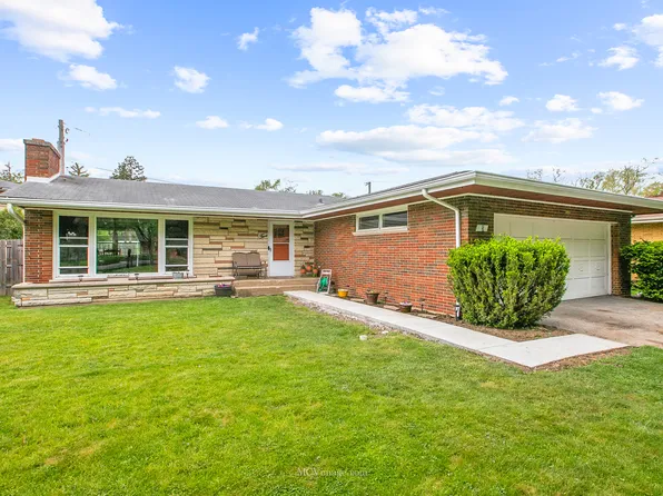 5 Stonegate Rd, La Grange Park, IL 60526