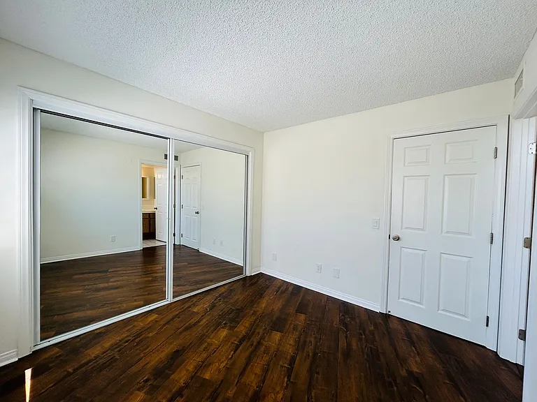 10520 National Blvd — Photo 17