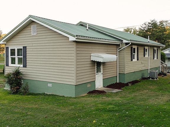 5th image of 132 Laurel St