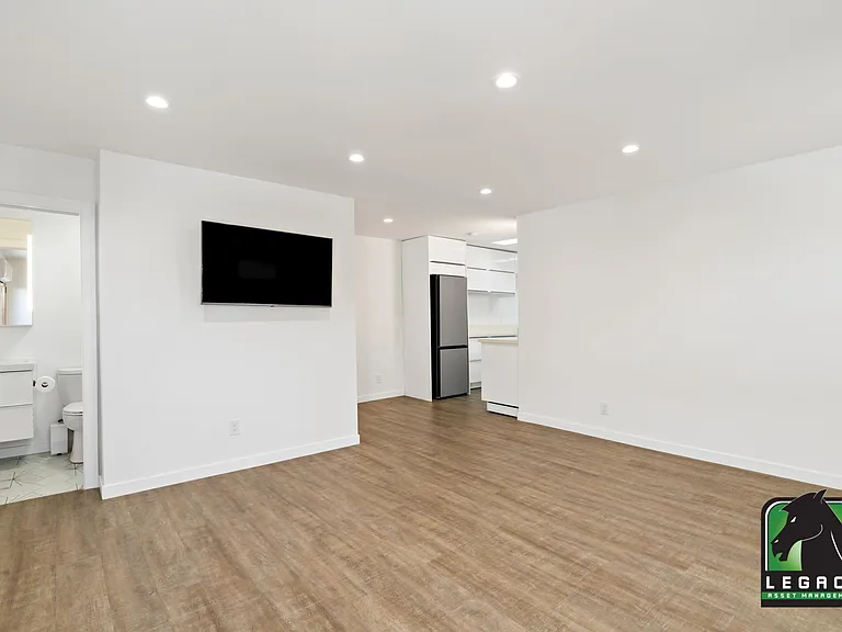 1124 W 49th St #1/2 — Photo 10