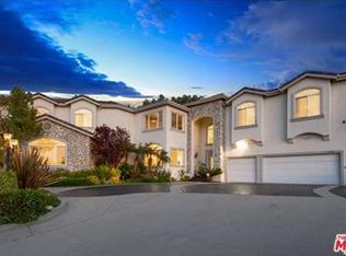 18335 Rancho St, Tarzana, CA 91356