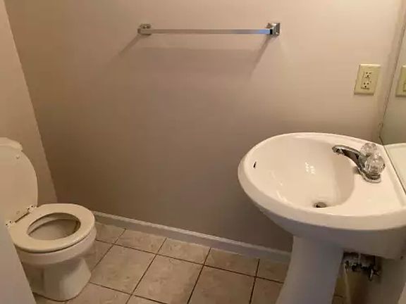 5th image of 416 N Beech St