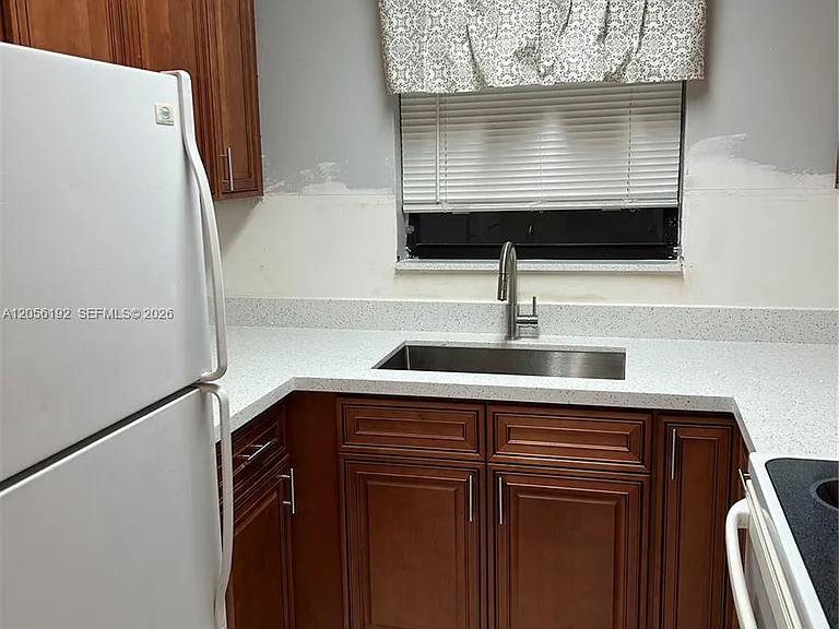 1925 Madison St #14 — Photo 5