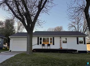 321 N Olive Ave, Madison, SD 57042