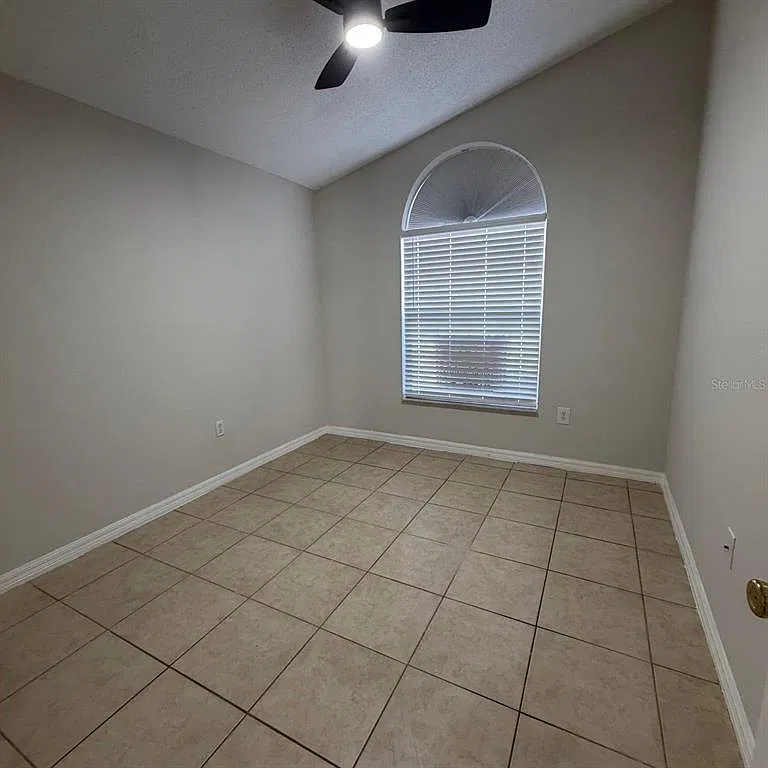 3 bed, 2.0 bath, 1393 sqft, $1,950 — Photo 4
