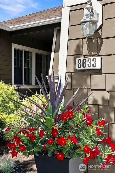 4th image of 8633 Bainbridge Loop NE
