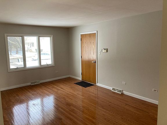 4th image of 1048 Camellia Dr #2