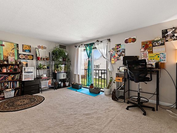 2nd image of 10 Village Green Ln APT 19