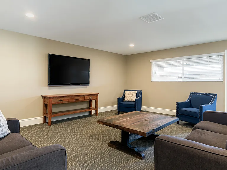 Casa Grande Apartments — Photo 24