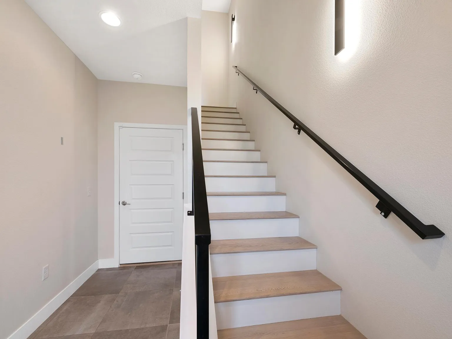 3 bed, 1636 sqft, $2,995 — Photo 3
