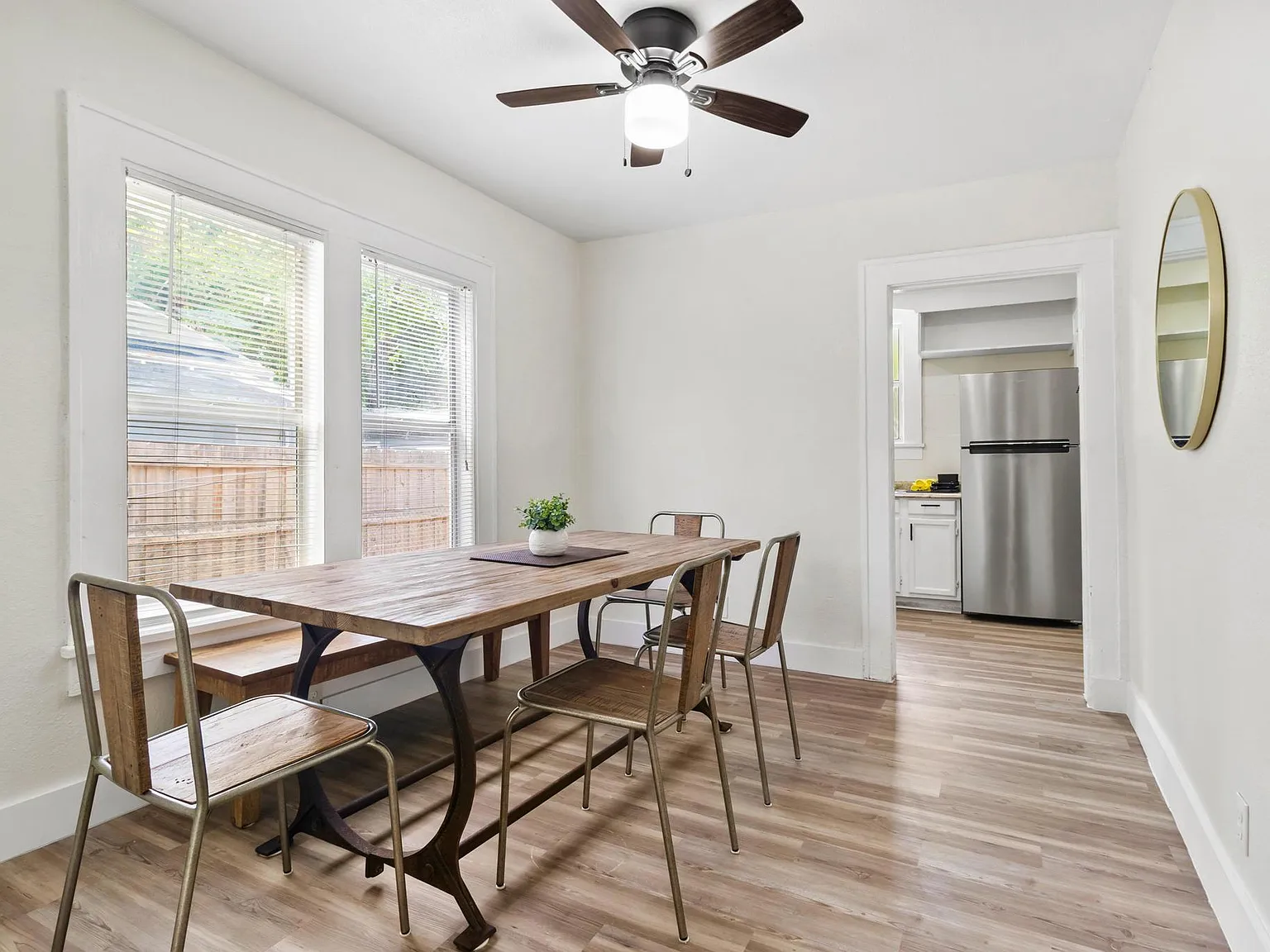 3 bed, 1056 sqft, $1,900 — Photo 3