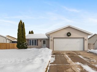 1580 Foxtail Dr, Hartford, WI 53027