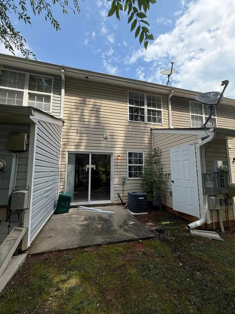 Townhome in East Charlotte — Photo 1