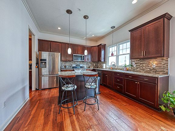 5th image of 212 College Ave