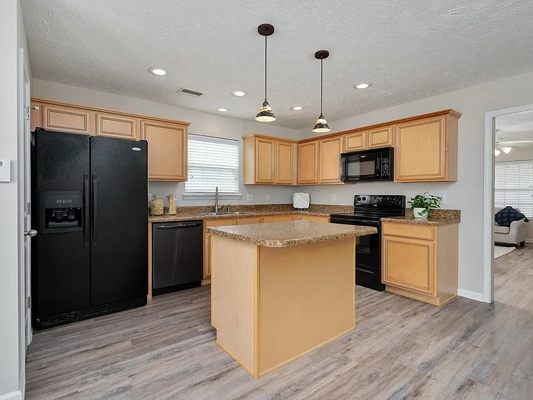 3705 Shoteka Dr — Photo 2